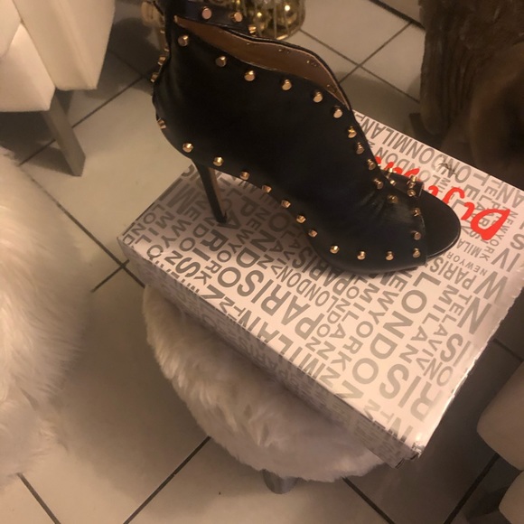 Beautiful black gold studded pump/ new - Picture 2 of 6